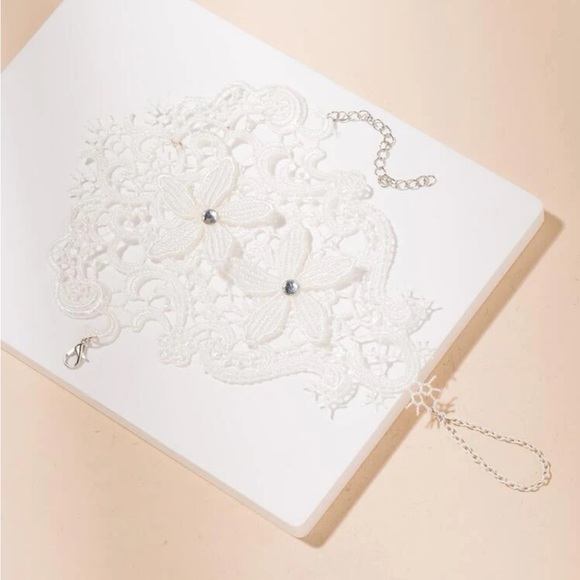 2 pc Lace Bracelet/Glove - Picture 2 of 4